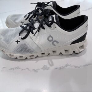 On Cloud X4 White and Black women’s Athletic Shoes size 9
